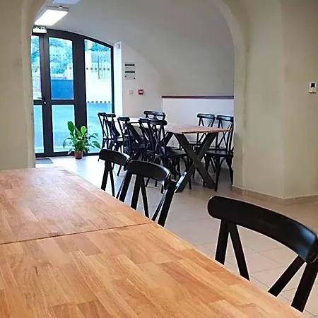 Les Terrasses Du Roc Hostel *